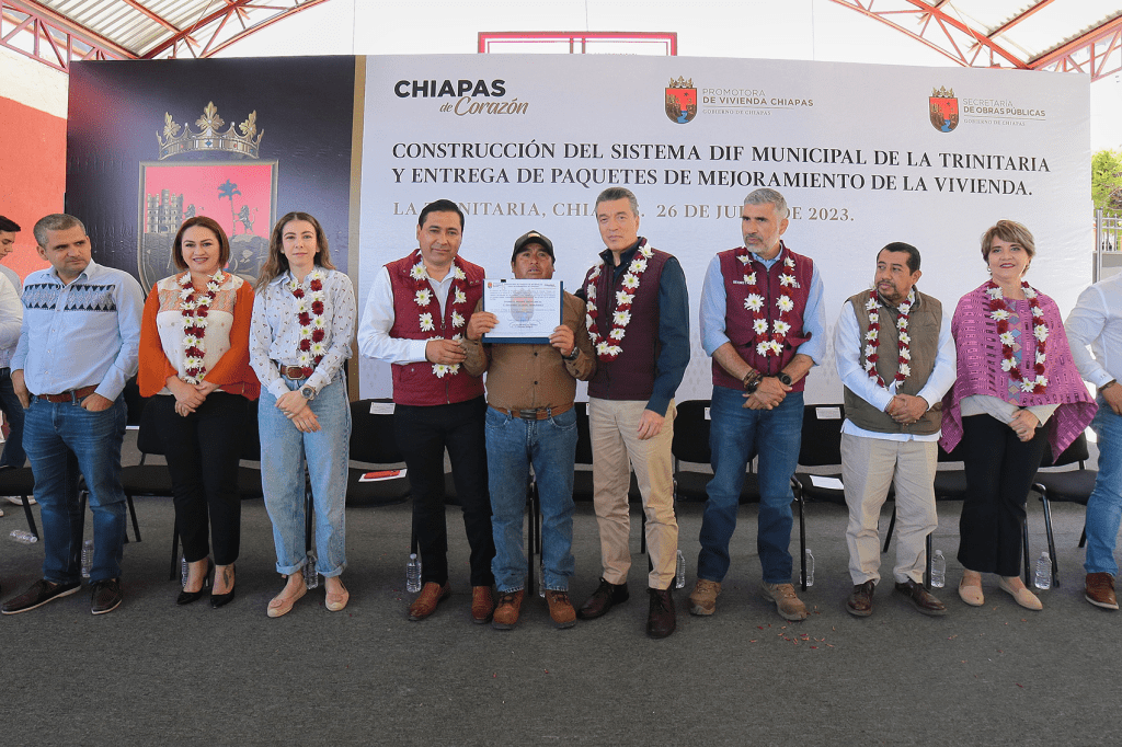 #Chiapas Beneficia #RutilioEscandón a #LaTrinitaria con la construcción del #DIFMunicipal y material para mejorar&nbsp;viviendas