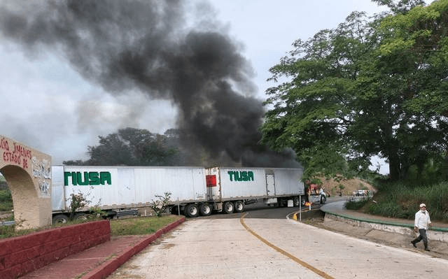 #Chiapas Segundo día de violencia por protestas del #FNLS, queman vehículos en&nbsp;#Carranza
