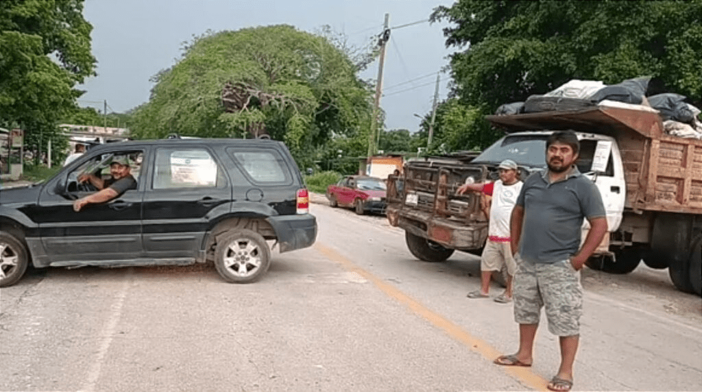 #Campeche Bloqueo en carretera para presionar a&nbsp;#CFE