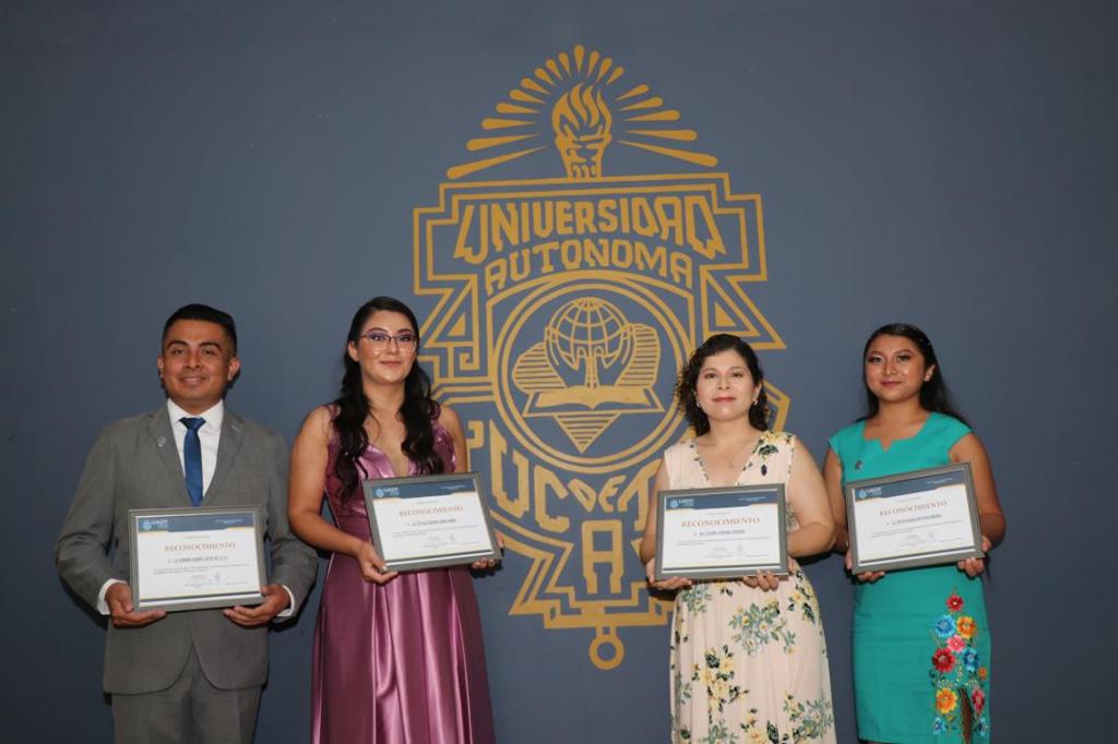 #Yucatán Reconocen a estudiantes destacados de&nbsp;posgrados