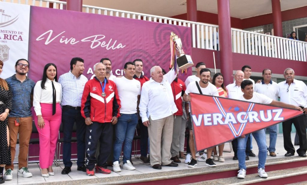 #Veracruz Reconoce alcalde a Campeones de Segunda Fuerza del Street&nbsp;Soccer