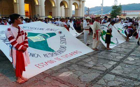 #Chiapas Estudiantes celebran con marcha el #DíaInternacionaldelosPueblosIndígenas