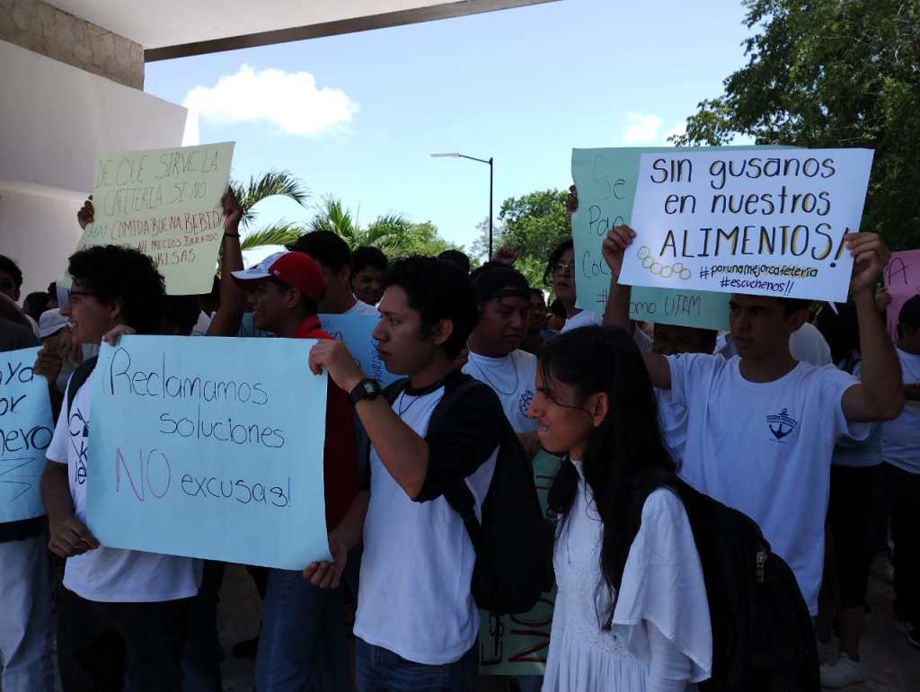 #QuintanaRoo Se manifiestan estudiantes de la #UT en&nbsp;#PlayadelCarmen