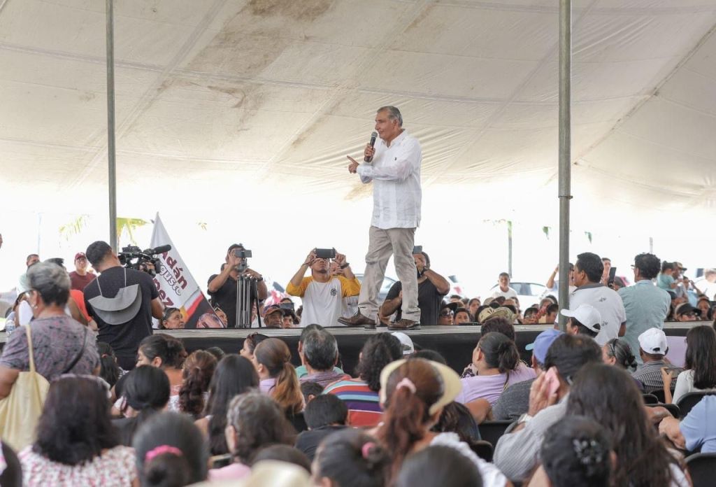 #QuintanaRoo Asegura #AdánAugusto, desde #Chetumal, que encuestas de ‘corcholatas’ son pagadas 