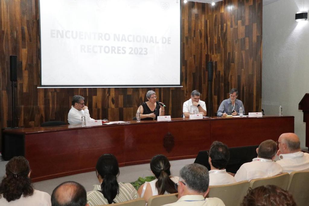 #Yucatán Avances tecnológicos invitan a repensar la educación 