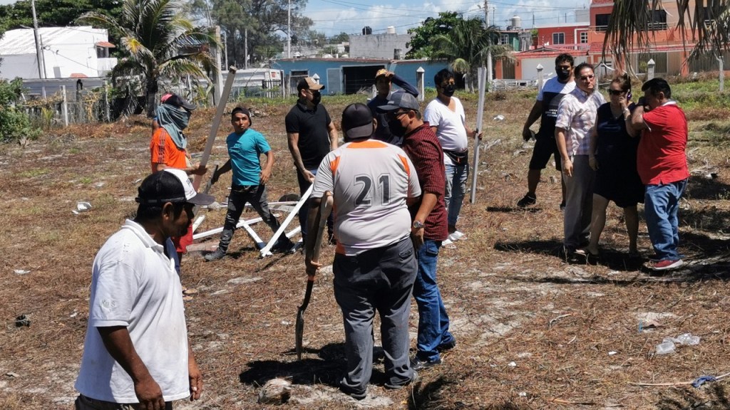 #Carmen Grupo de choque saca a familia de un&nbsp;predio