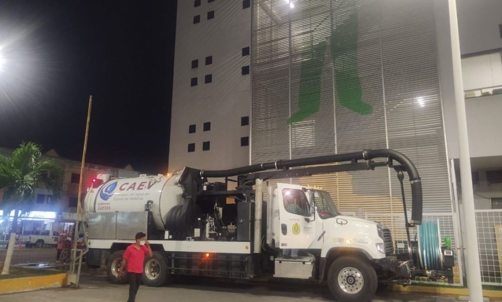 #Veracruz Falso que falta mantenimiento provocó inundaciones en el HAEV:&nbsp;Casas