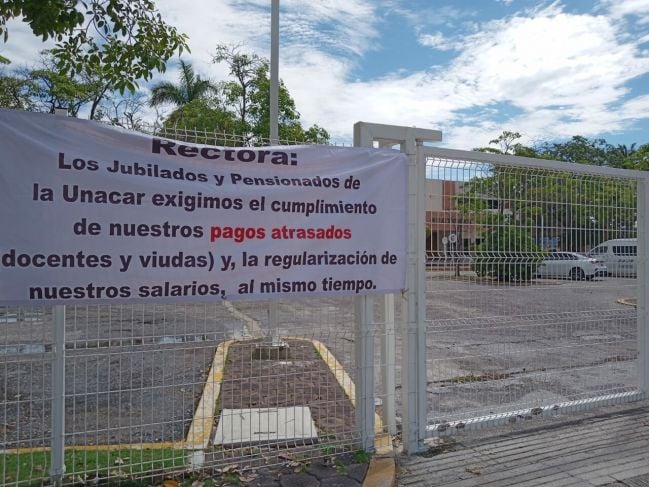 #Campeche Jubilados de la Unacar se manifiestan para exigir el pago de sus&nbsp;prestaciones