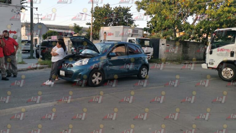 #Carmen Camión de tipo torton se pasa el alto y ocasiona choque en la colonia Justo&nbsp;Sierra