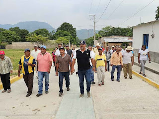 #Chiapas Lázaro inaugura&nbsp;pavimentación