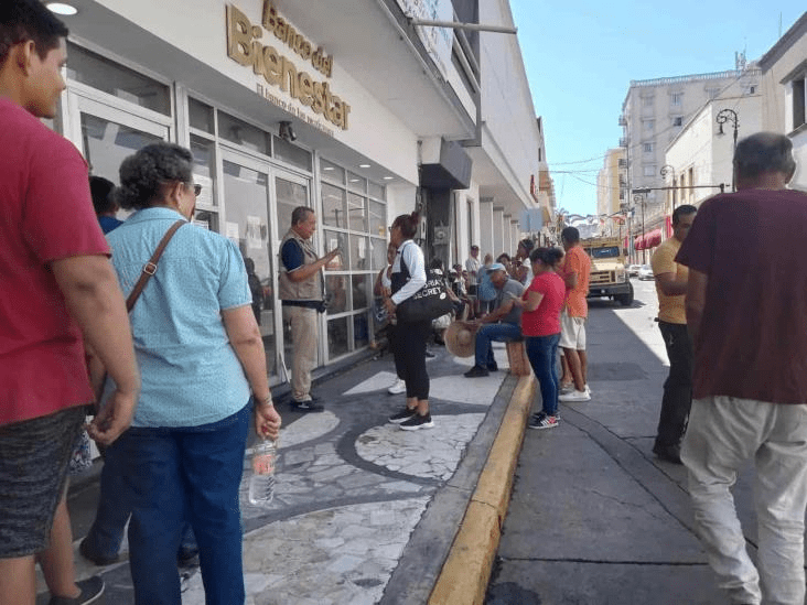 #Veracruz Adultos mayores recorren largas filas para cobrar su pensión del&nbsp;#Bienestar
