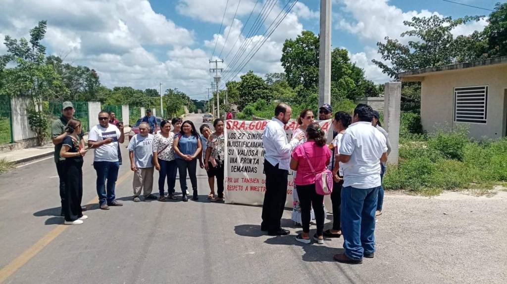 #QuintanaRoo Se manifiestan sindicalizados del Ayuntamiento en #JoséMaríaMorelos, piden intervención de la&nbsp;gobernadora