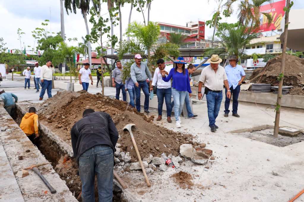#Chiapas Rosy supervisa&nbsp;obra