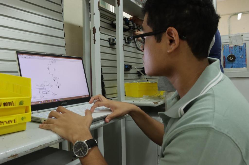 #Yucatán Exponen pros y contras de los autos eléctricos 