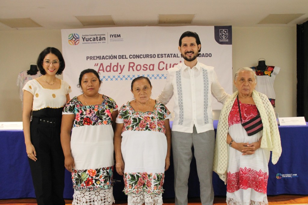 #Yucatán Se reconoce el talento de las personas artesanas del bordado con el concurso estatal “#AddyRosaCuaik”
