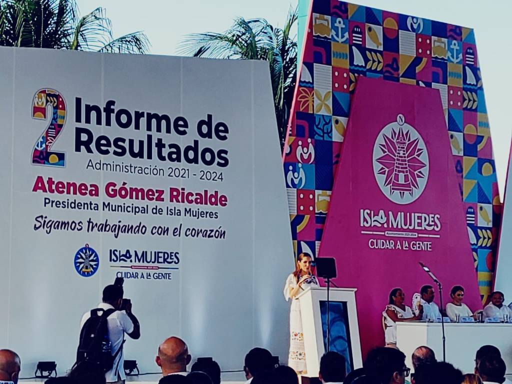 #QuintanaRoo ‘Sepulta’ #AteneaGómez mal gobierno de antecesor, en informe de&nbsp;gobierno