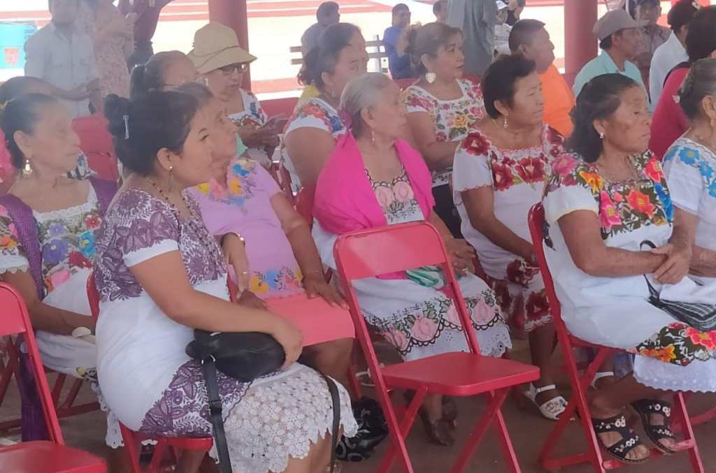 #QuintanaRoo Obligan a madres de comunidades rurales de #LázaroCárdenas a viajar a #Cozumel para recibir tarjeta del&nbsp;#Bienestar