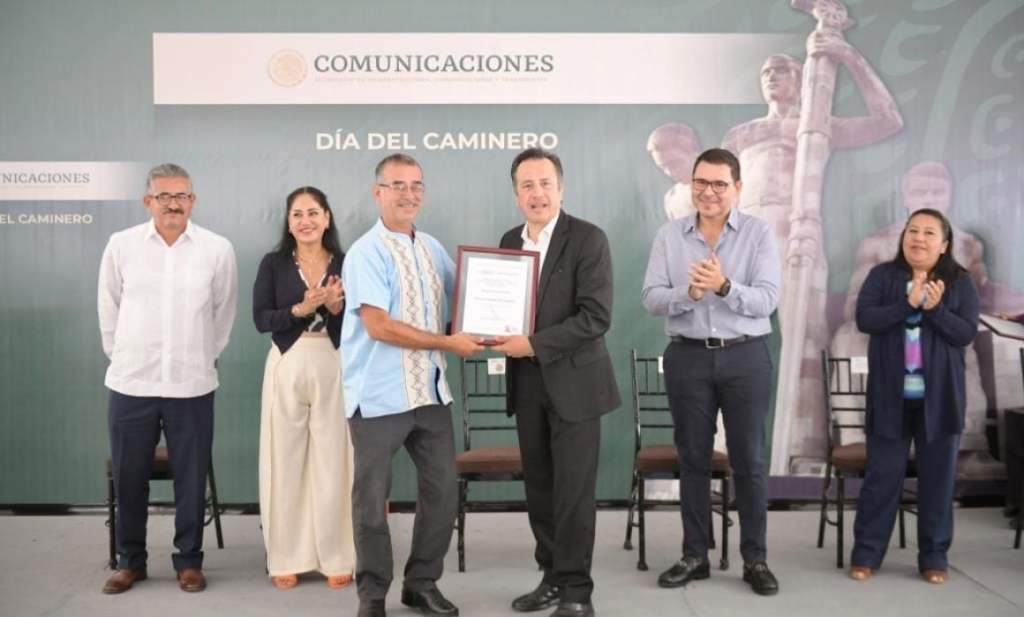 #Veracruz Reconoce Cuitláhuac García labor de camineros&nbsp;veracruzanos