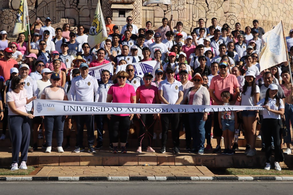 Comunidad Universitaria realiza caminata y activación “Celebremos Estar Bien” 