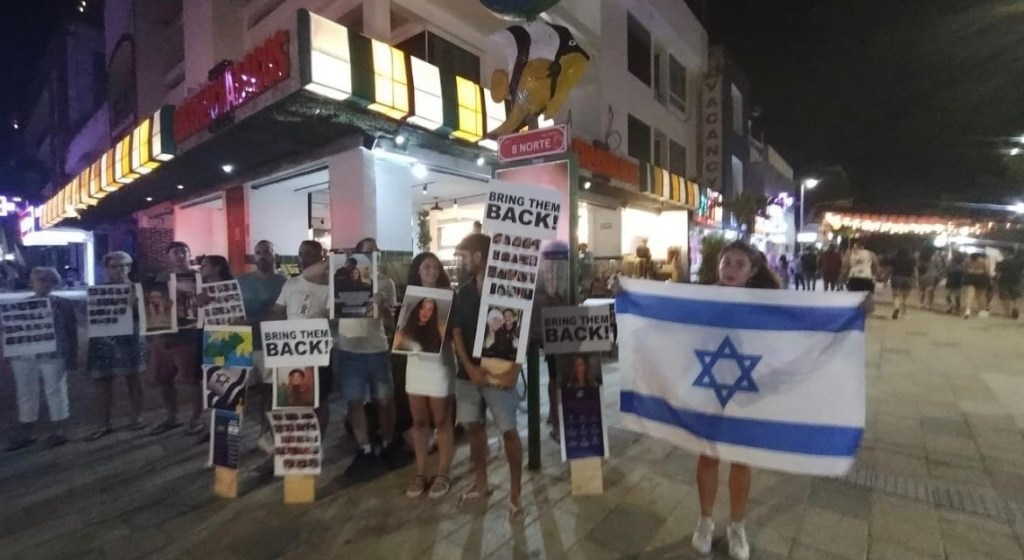 #QuintanaRoo Protestan contra Hamás en Playa del Carmen; exigen la liberación de rehenes 