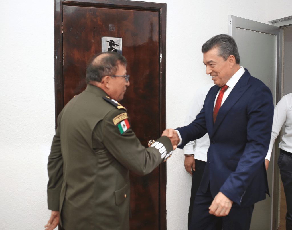 #Chiapas #RutilioEscandón devela letras doradas “2023, Año del Bicentenario del Heroico Colegio&nbsp;Militar”