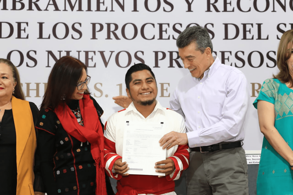 #Chiapas #RutilioEscandón y #LeticiaRamírez entregan nombramientos y reconocimientos a trabajadores de la&nbsp;educación