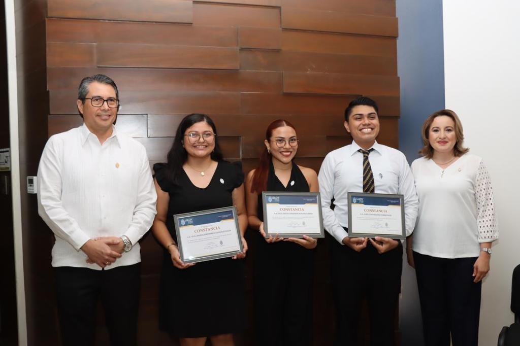 #Yucatán Somos capaces de grandes logros: Egresada #UADY 