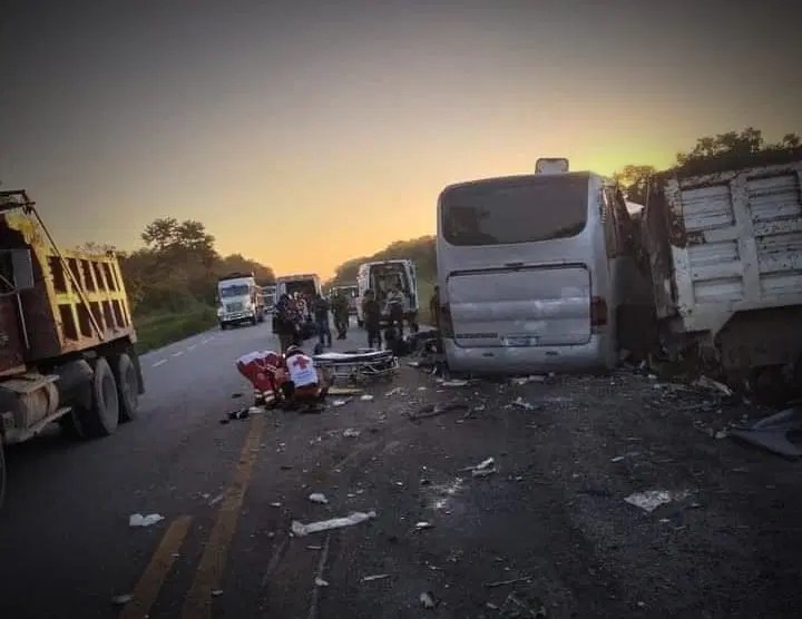 #Campeche Trágico accidente en la Chetumal-Escárcega: 8 muertos, una&nbsp;menor