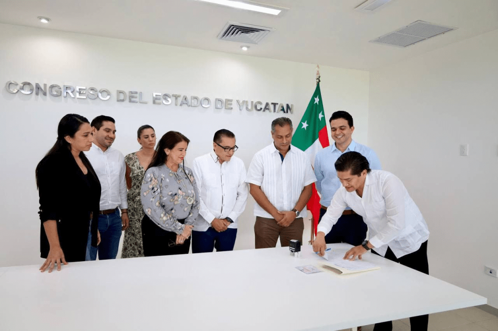//Yucatán Cumplen en su totalidad con la entrega de iniciativas de Leyes de Ingresos y de Hacienda 