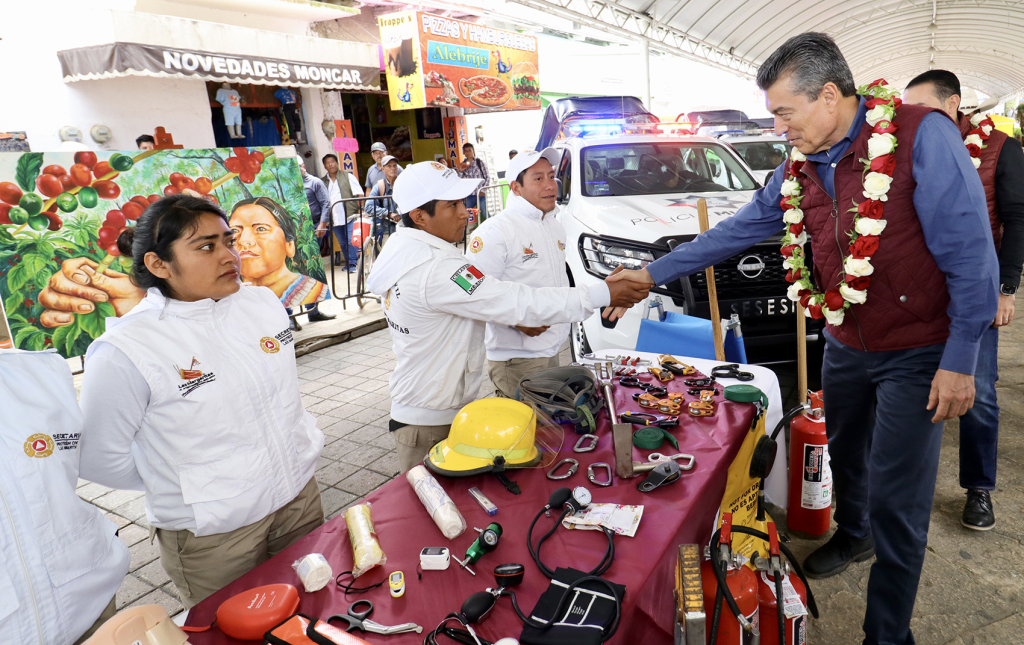 #Chiapas #RutilioEscandón entrega uniformes, equipos, patrullas y motopatrullas a la Policía Municipal de&nbsp;#LasMargaritas