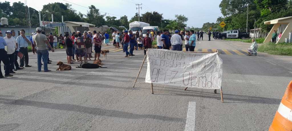 #QuintanaRoo Bloquean ejidatarios de #FelipeCarrilloPuerto carretera a&nbsp;#Mérida