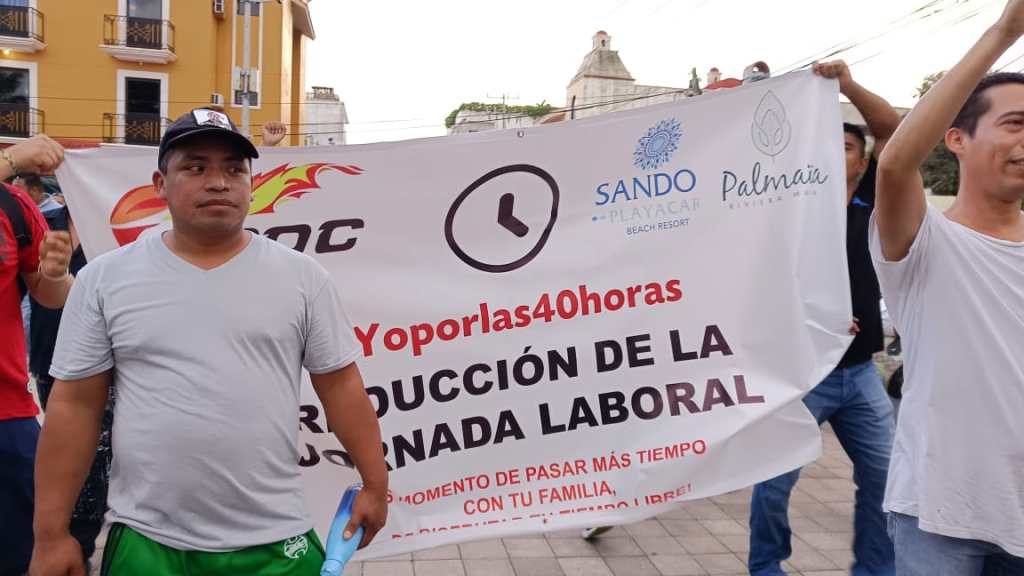 #QuintanaRoo Marchan croquistas de #PlayadelCarmen en favor de reducir semana laboral 