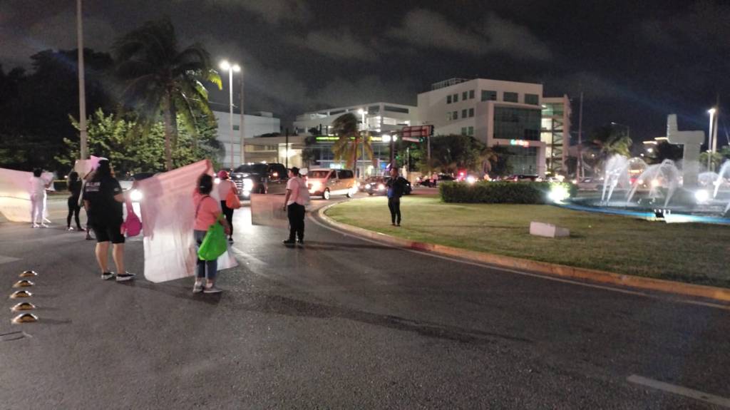 #QuintanaRoo Marchan madres buscadoras de Quintana Roo para exigir cumplimiento de órdenes de&nbsp;aprehensión