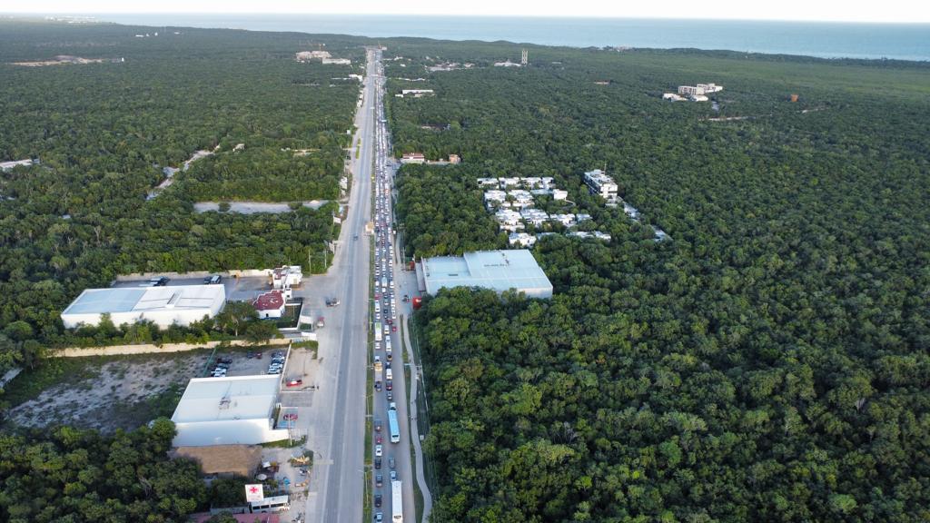 #QuintanaRoo Genera filas kilométricas de autos cierre parcial de la carretera federal 307, por obras en el #ParqueJaguar de&nbsp;#Tulum