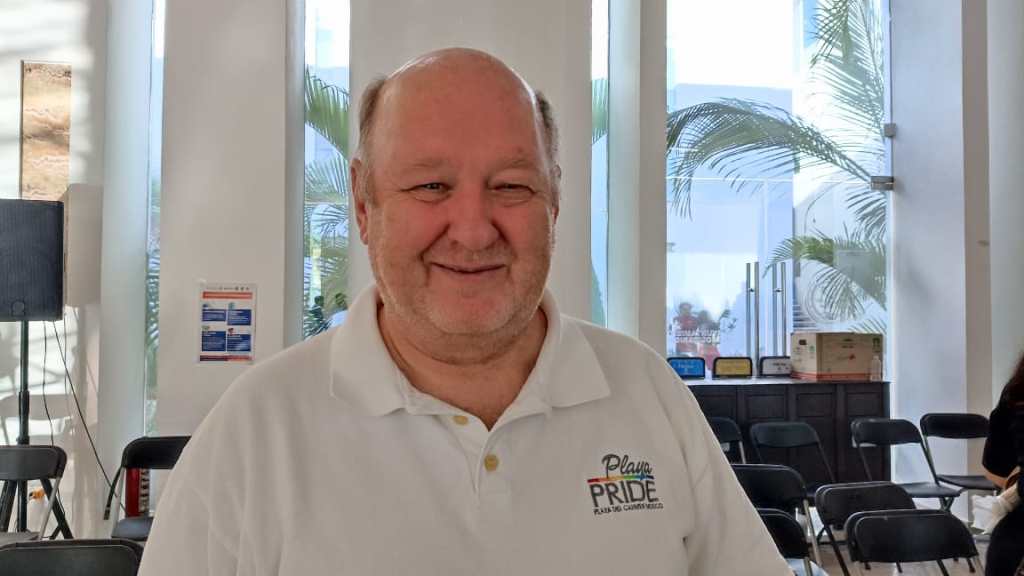 #QuintanaRoo Amaga activista #LGBT con ahorcarse en plaza de #PlayadelCarmen, por negligencia de la&nbsp;Fiscalía