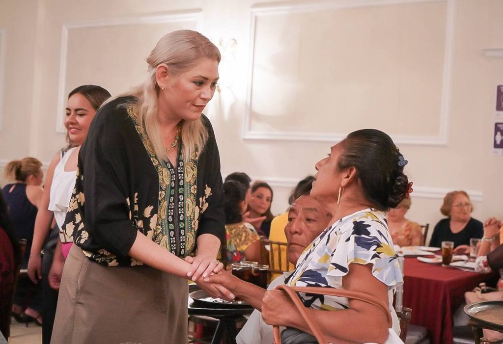 #Yucatán  #VerónicaCamino Llamó a la solidaridad para unir esfuerzos para impulsar con energía el proyecto de nación que promueve la Cuarta&nbsp;Transformación