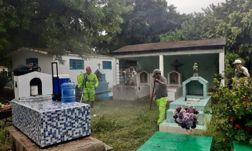 #Veracruz Fumigan y limpian panteones de&nbsp;Medellín