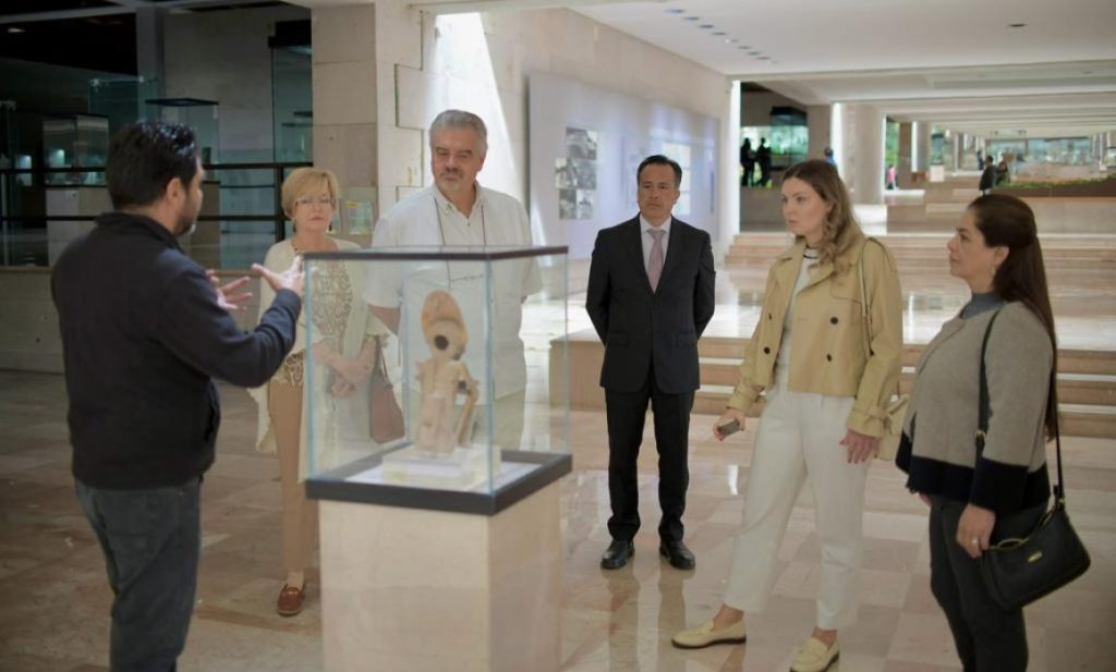 #Veracruz Recibe Cuitláhuac García al embajador de Rusia en México Nikoláy&nbsp;Sofínski