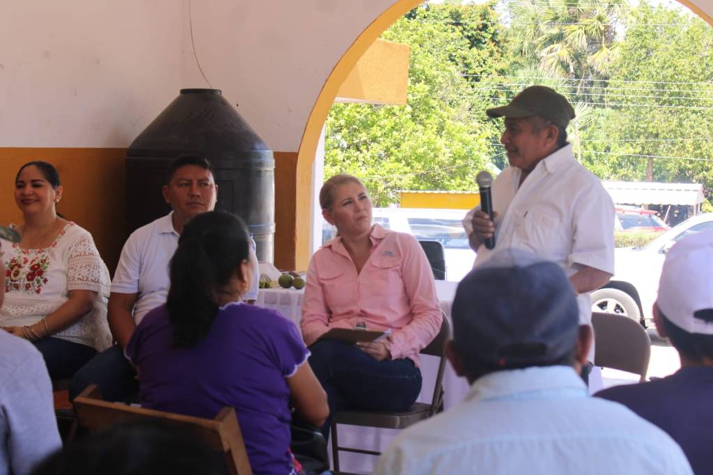#Yucatán #VerónicaCaminoFarjat escucha a mujeres y hombres de #Popolá,&nbsp;#Valladolid