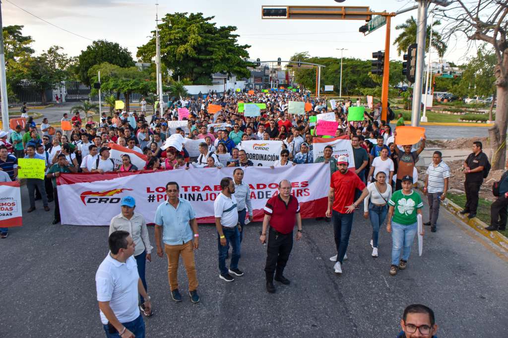 #QuintanaRoo Marchan 7 mil trabajadores en #Cancún a favor de la reducción de jornada laboral a 40 horas&nbsp;semanales