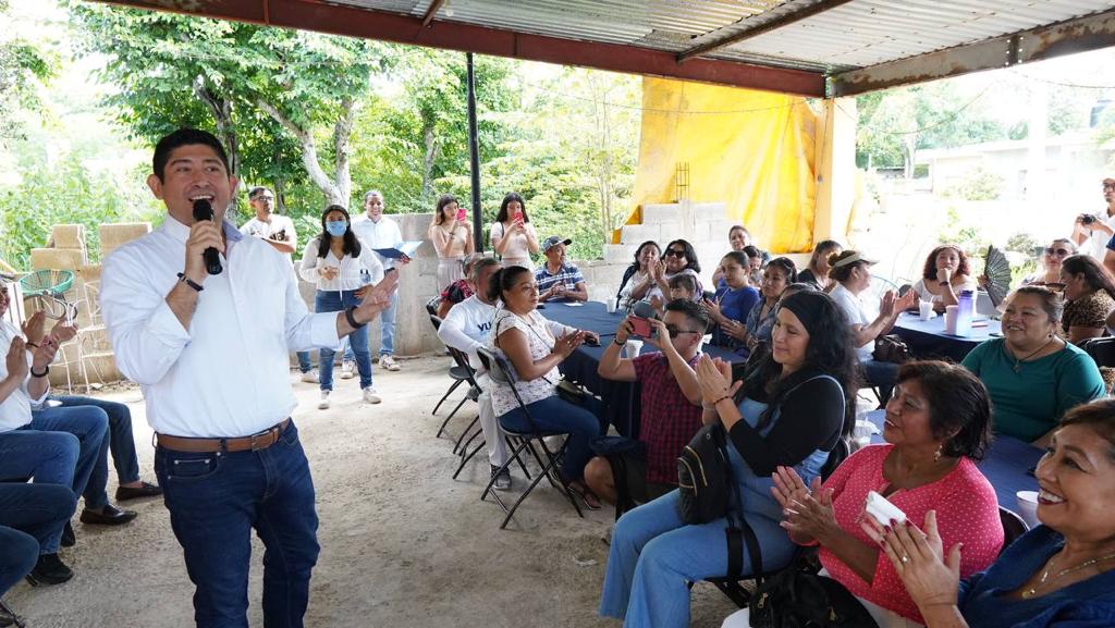 #Yucatán Militantes panistas se reunieron para mostrar afecto y apoyo a #GonzaloPuerto, precandidato a Diputado Local del distrito&nbsp;8