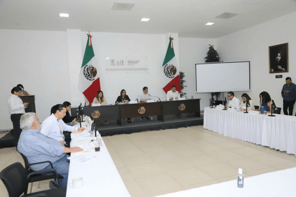 #Yucatán Aspirantes a dos magistraturas del Tribunal Superior de Justicia exponen ante diputados 
