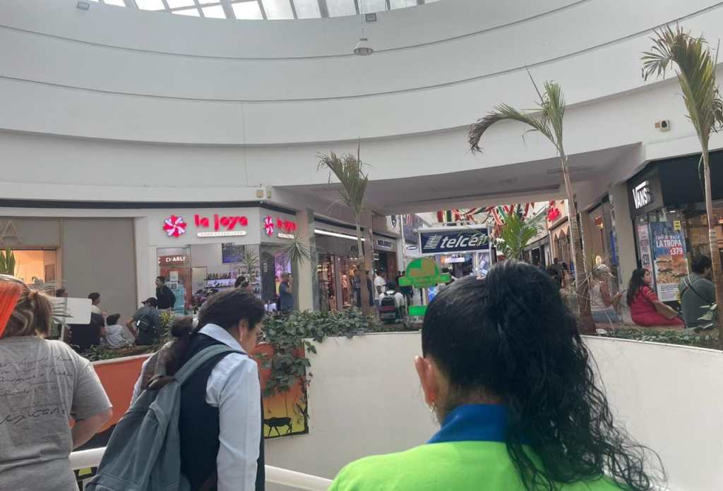 #QuintanaRoo Saturan tiendas de #Cancún por compras navideñas de último momento 