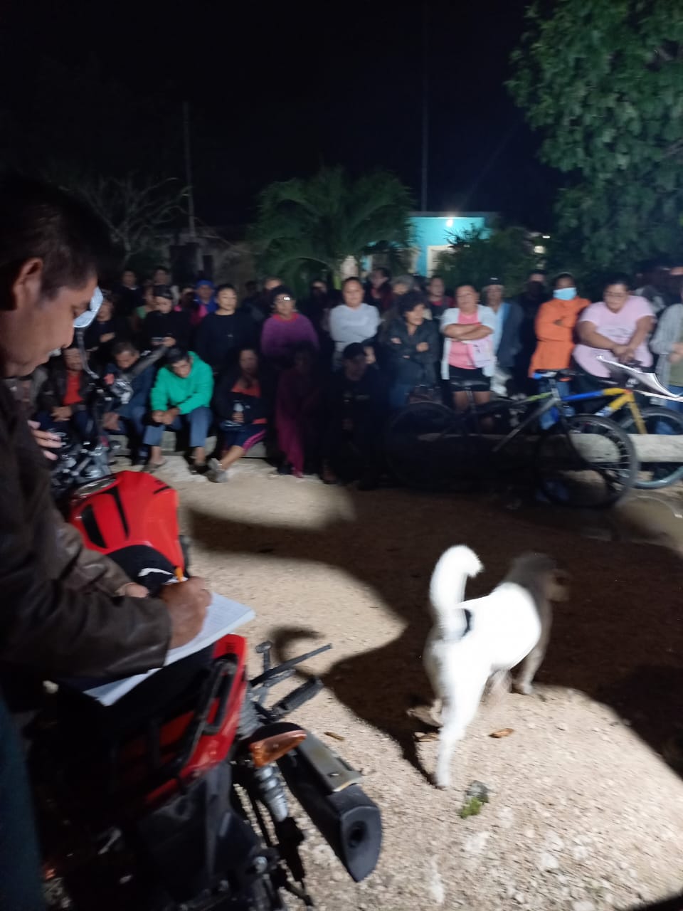 #QuintanaRoo Se suman volqueteros y taxistas a bloqueo de ejidatarios de #NuevoX-Can en obras del #TrenMaya 