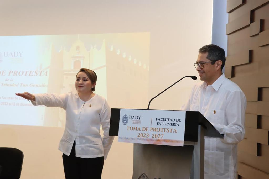 #Yucatán Rinde protesta #DallanyTunGonzález como directora de la Facultad de Enfermería 