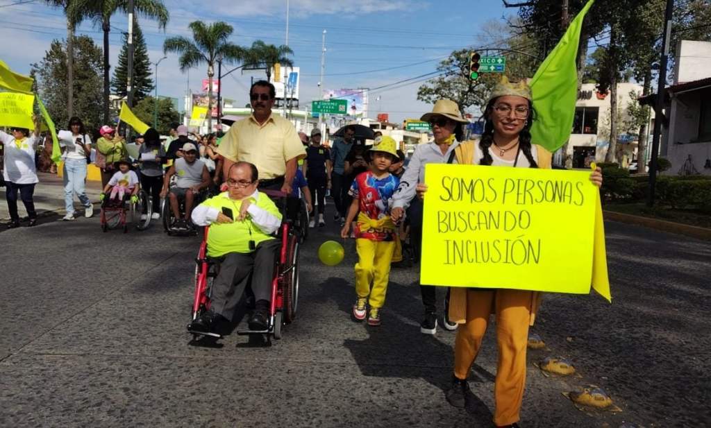#Veracruz En lucha por la inclusión, marchan personas discapacitadas en&nbsp;Xalapa