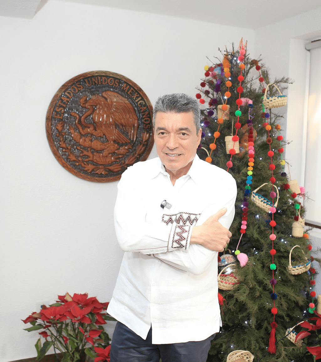 #Chiapas Desea #RutilioEscandón un 2024 lleno de prosperidad, salud y amor a las familias&nbsp;chiapanecas