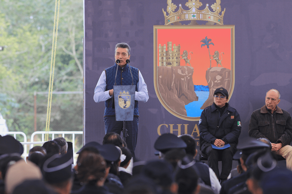 #Chiapas Entrega Rutilio Escandón 213 patrullas, uniformes y equipamiento tecnológico a la&nbsp;#SSyPC