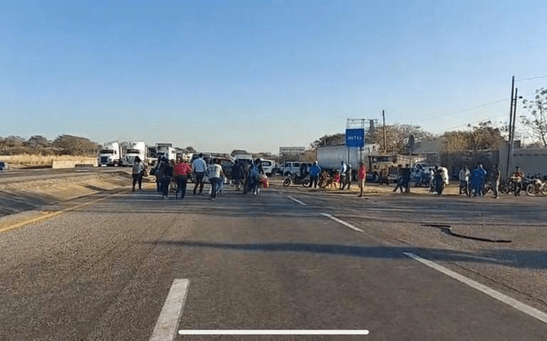 #Chiapas 24 horas de bloqueo carretero afectan a la comunidad y sectores&nbsp;productivos