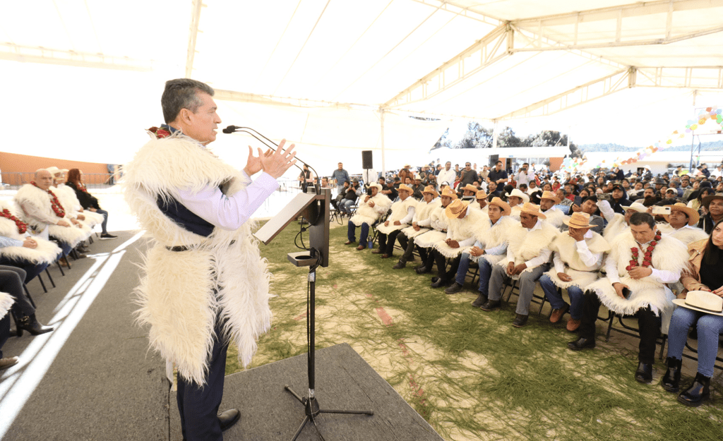 #Chiapas #RutilioEscandón inaugura camino del ejido #Arcotete al entronque #SanCristóbal-#Tenejapa